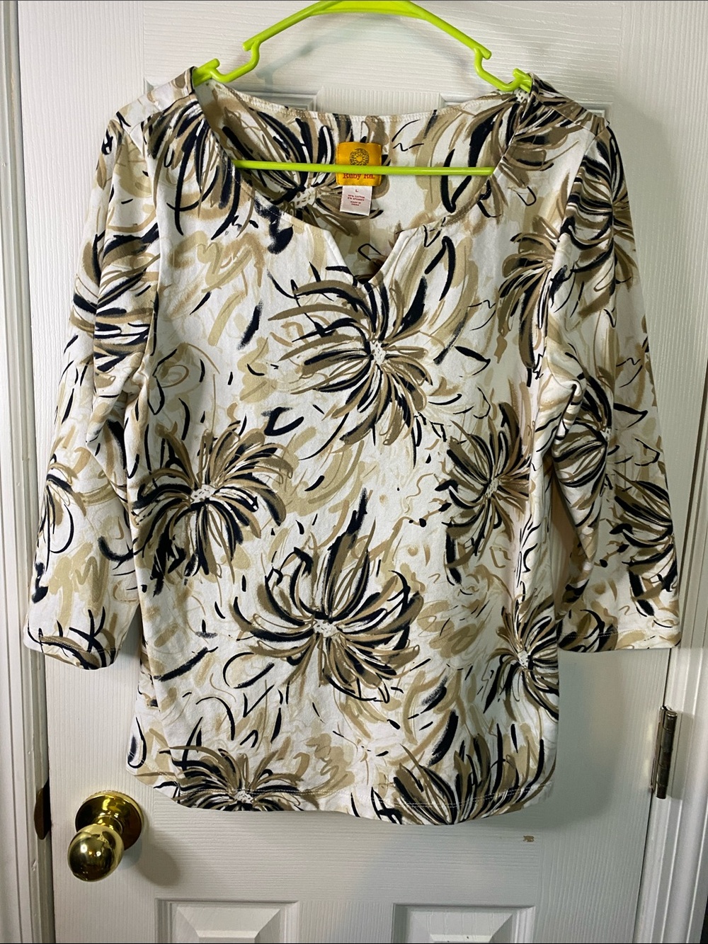 Ruby RD. Women's Floral Brushstroke Top - Beige Black on White Size Large.